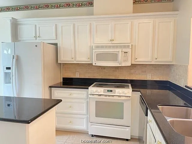 205 Landsburg Ct — Photo 3