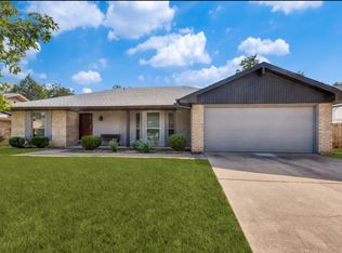 2831 Panhandle Dr, Grapevine, TX 76051