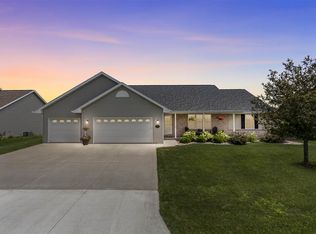 1544 Remington Rd, Neenah, WI 54956