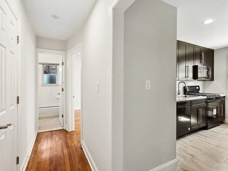 Ridge Gardens Apartments — Photo 8
