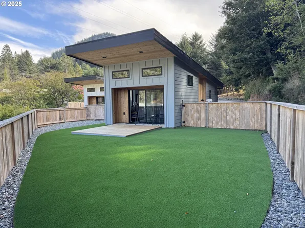 94252 11th St, Gold Beach, OR 97444