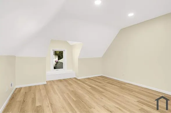 462 Beaumont St — Photo 25