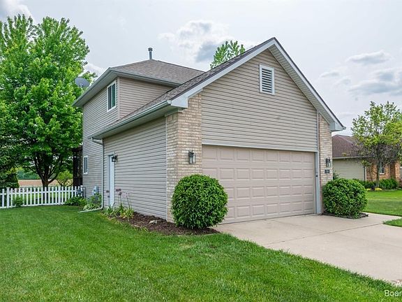 2nd image of 756 Blue Bird Ln