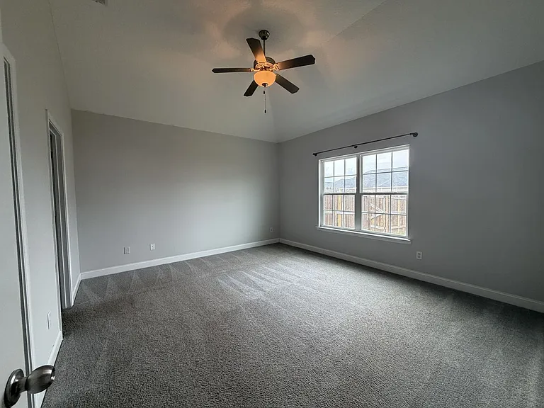 710 Burke Dr — Photo 5
