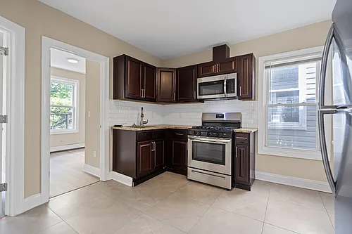 144 Inslee Pl Photo 1
