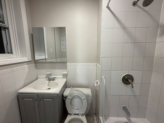 5th image of 4809 Broadway #12F