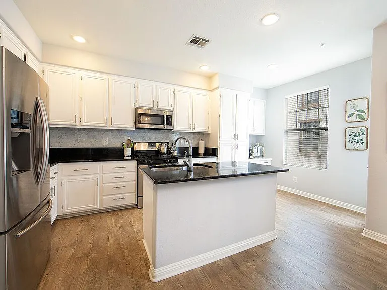 16 Benchmark Ln — Photo 7