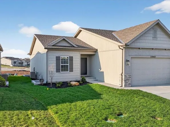 25037 W 94th Ter, Lenexa, KS 66227