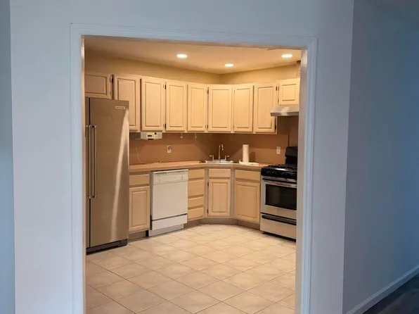 3733 Richmond Ave #2R, Staten Island, NY 10312