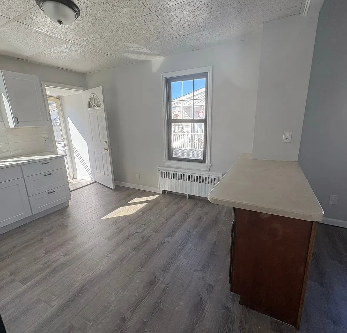 696 Worth Ave — Photo 3