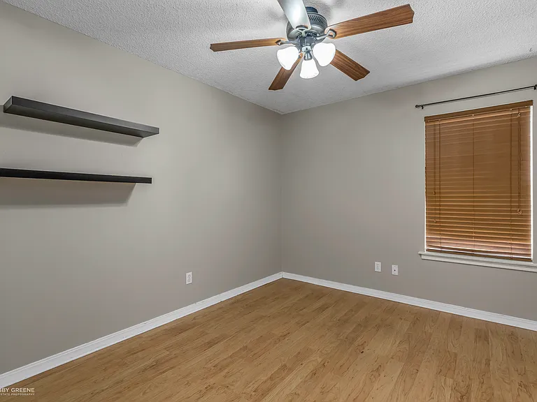 921 Pennington Ln — Photo 10
