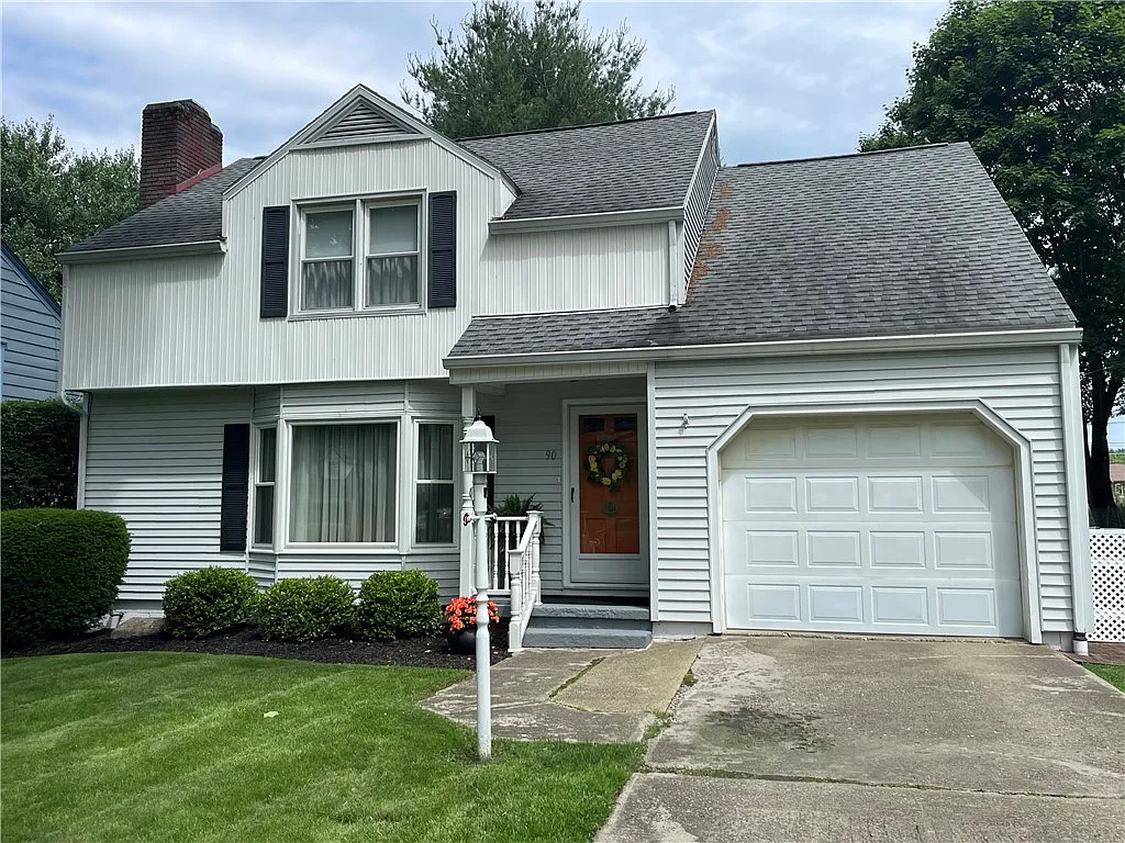 90 Chambers Ave photo 1