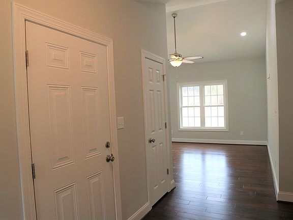 4th image of 3048 Joy Cir