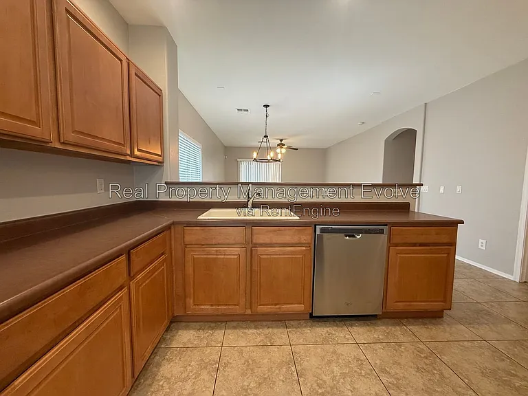 2513 W Woburn Ln — Photo 7