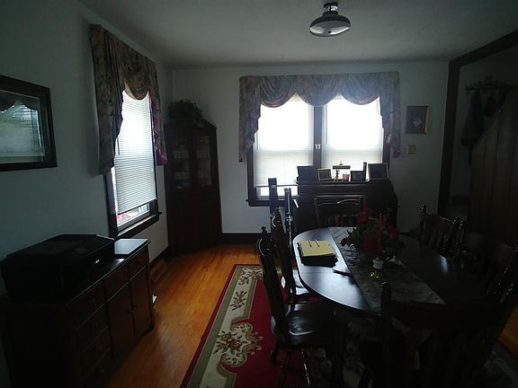 4th image of 9526 Highland Ave
