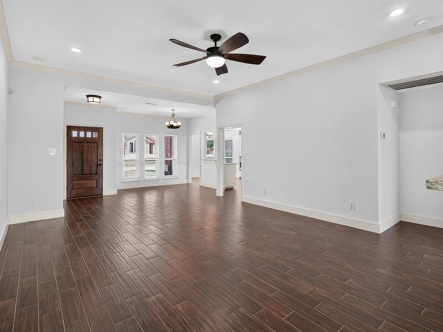 3 bed, 1652 sqft, $2,200 — Photo 3