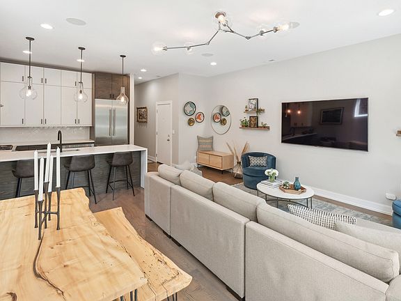 4th image of 2650 N Bosworth Ave #2S