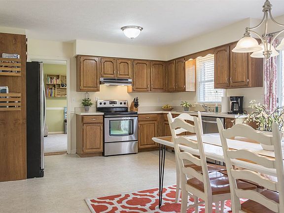 4th image of 3256 Pin Oak Dr