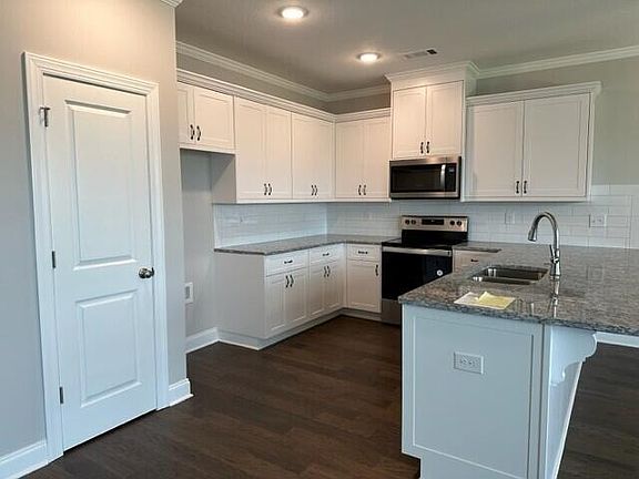 5th image of 3195 Wayne Drive