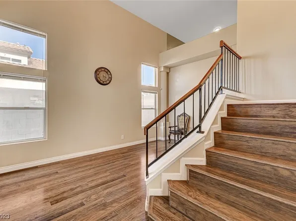 7465 Sunspot Dr, Las Vegas, NV 89128