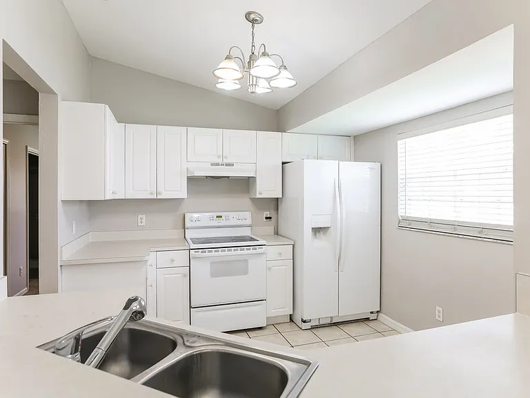 2525 Mather Ln — Photo 10