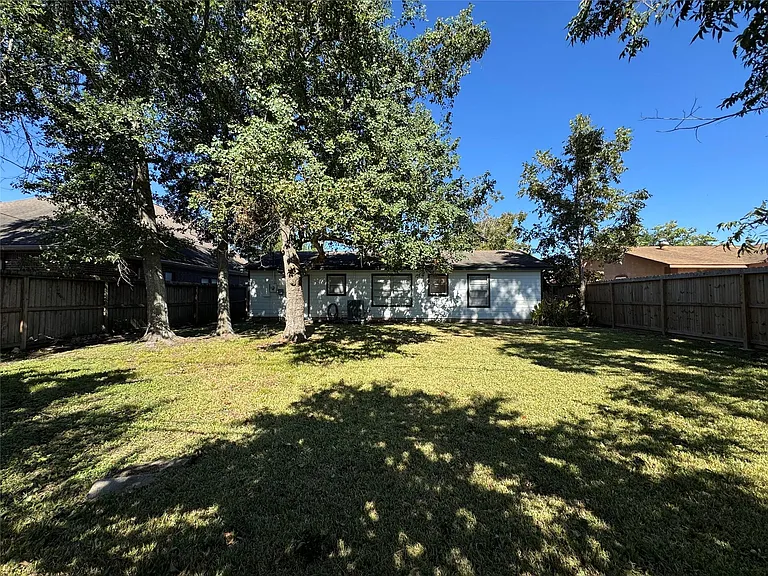 514 Bertloma St — Photo 22
