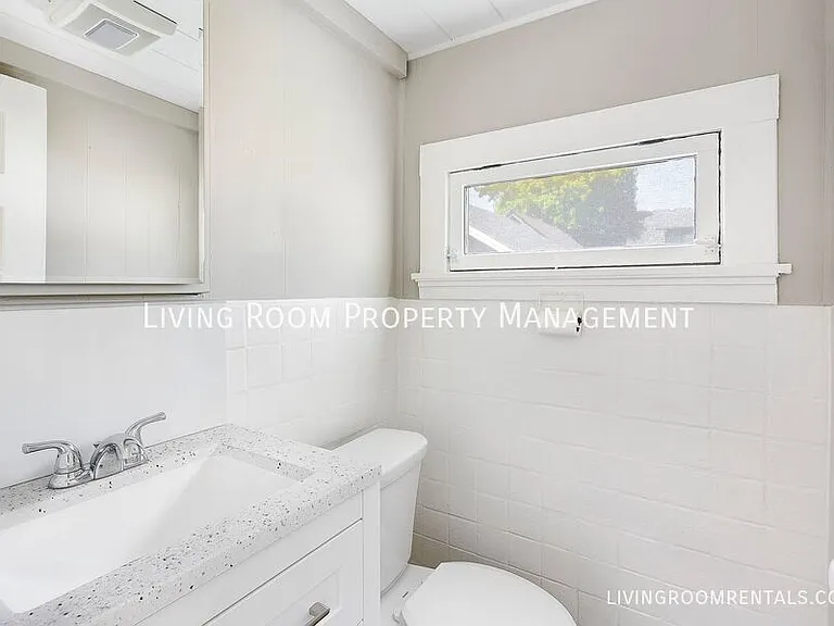 4137 NE 8th Ave — Photo 8
