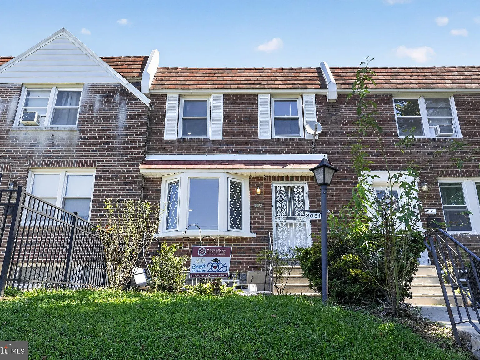 3 bed, 1.5 bath, 1182 sqft, $1,850 — Photo 1