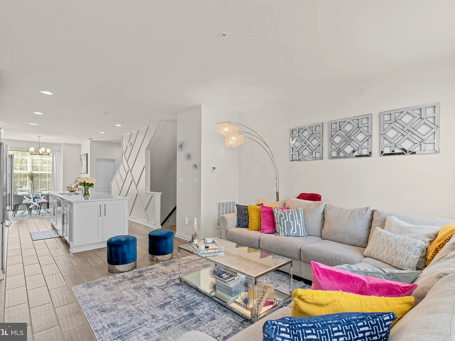3 bed, 3.5 bath, 1352 sqft, $3,500 — Photo 3