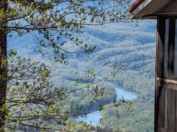 457 Blumb Ln, Great Cacapon, WV 25422