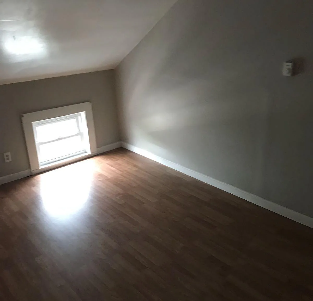 5 bed, 1800 sqft, $3,200 — Photo 4
