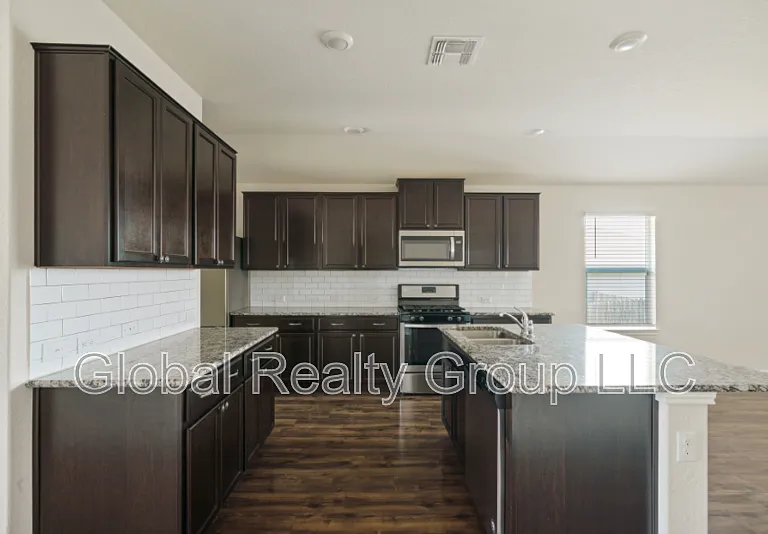 213 Gravel Gray — Photo 2