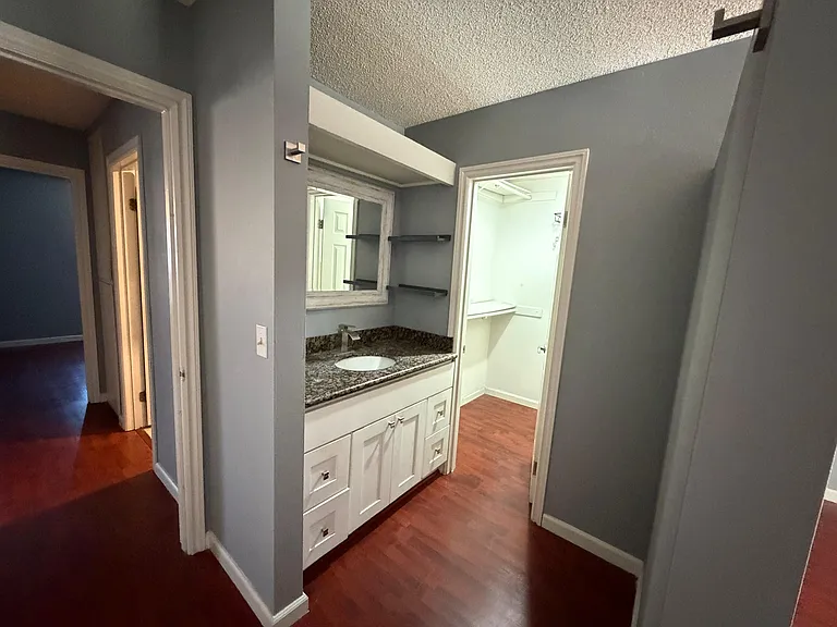 96 Streamwood — Photo 4