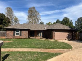 300 Little Chisholm Cir, Edmond, OK 73012