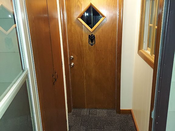 Entrance in Breezway