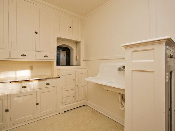5th image of 2120 Aldrich Ave S APT 202