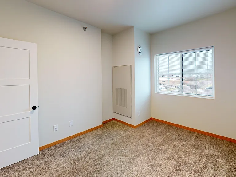 210-200 N Heritage Pkwy — Photo 15