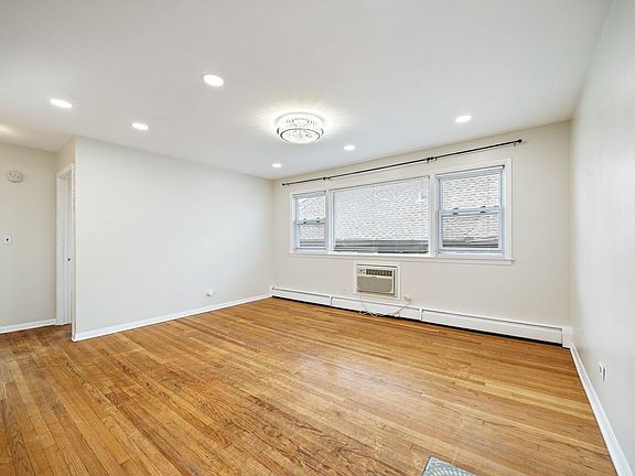 3rd image of 929 S Oak Park Ave APT 3NW