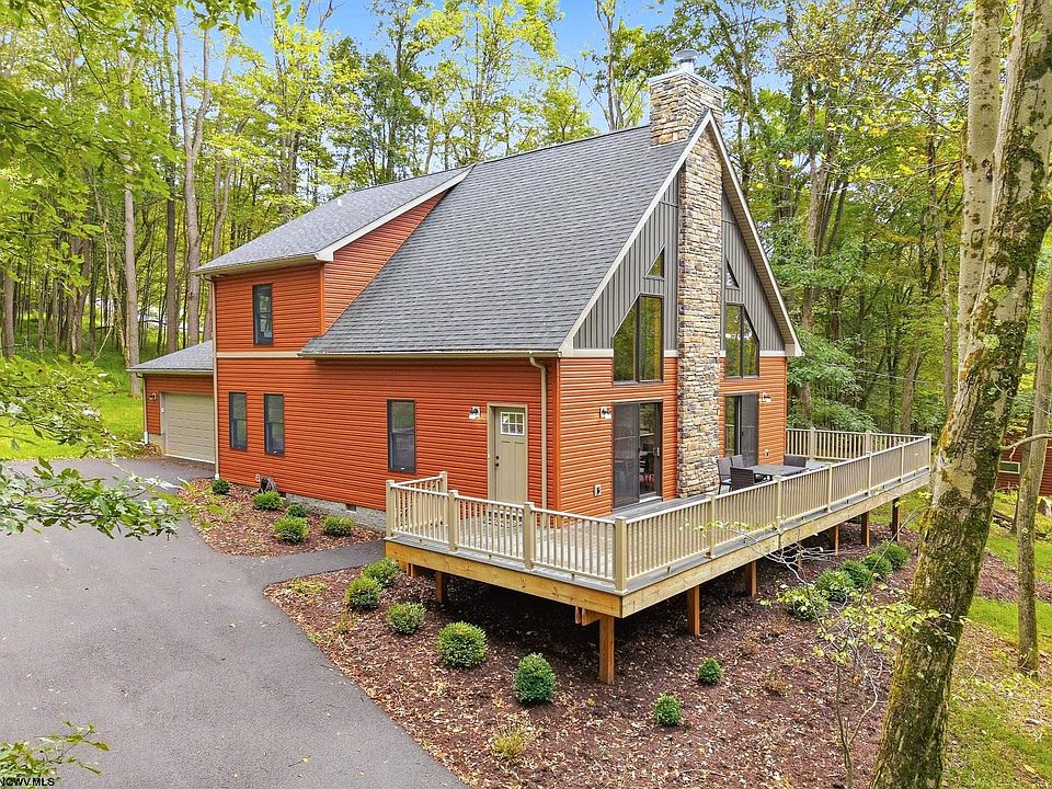 1st image of 70 Goldfinch Ln