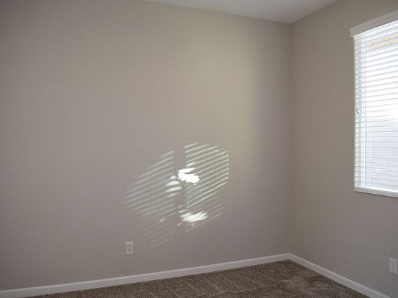 4th image of 1046 Bridlewood Dr