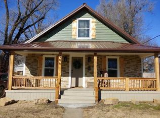 906 Walnut Ave, Osawatomie, KS 66064