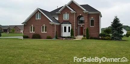 Beautiful 2-Story home. Brick/wht vinyl : Move in ready, Meticulously maintained. Freshly painted ma