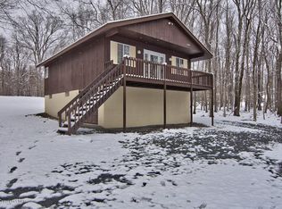 4197 Pine Ridge Dr, Bushkill, PA 18324