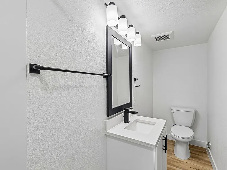 The Crest |NEWLY Renovated Studios, Lofts, 1, 2 & 3 Bedroom Homes Near the Beach — Photo 58
