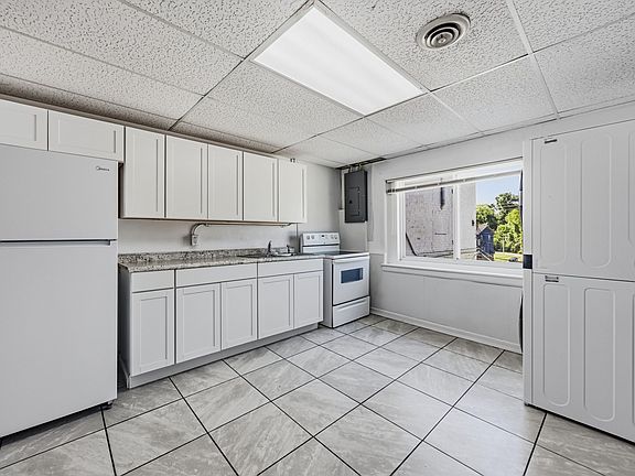 3rd image of 204 E Main St #204AMAIN