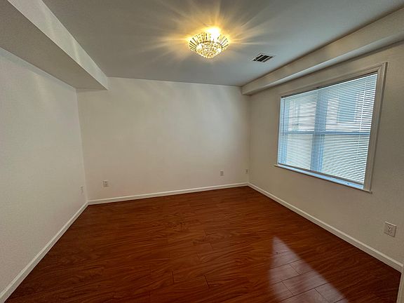 4th image of 149 Quincy Ave #1