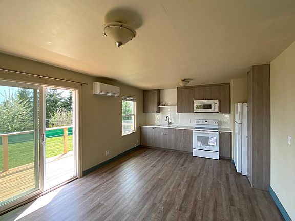 3rd image of 2022 Vandalia Ave APT B