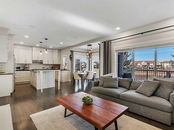 4th image of 135 S Copperleaf Cres SE