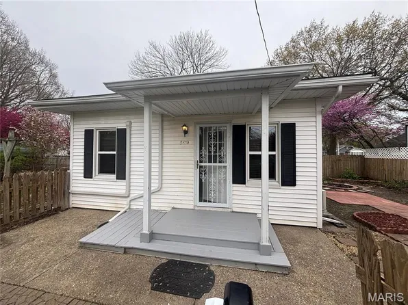 500 W Exchange St, Jerseyville, IL 62052