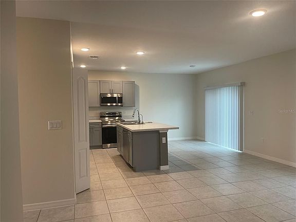 5th image of 104 Zinnia Ln W